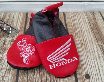 Chaussons souples cuir, simili cuir, chausson bébé, chausson garçon, chausson fille, chausson enfant, motocross, honda,