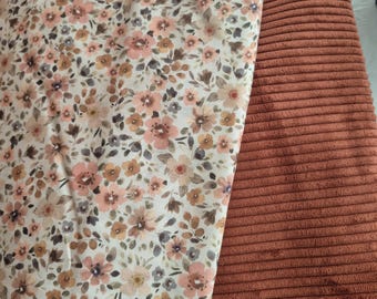 Peut inclure: Une pièce textile composée d'un tissu crème à motif floral dense dans des tons rose, marron et beige, superposé à un tissu en velours côtelé uni de couleur rouille. Le texte Bidiartiste 27 octobre 2026 09:55 est visible.