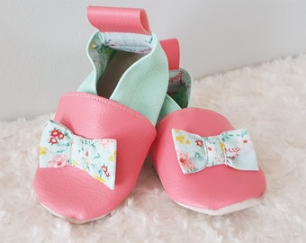 Soft leather slippers, imitation leather, baby slipper, girl slipper, child slipper, green limited edition knot slipper