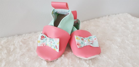 Soft leather slippers, imitation leather, baby slipper, girl slipper, child slipper, green limited edition knot slipper