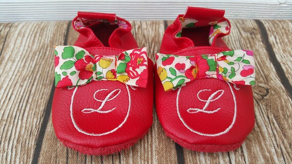 Soft leather slippers, imitation leather, baby slipper, boy slipper, girl slipper, child slipper, personalized slipper, sewn bows