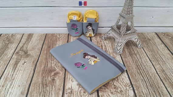 Gift to personalize: slippers and health booklet protection cover, Princess, birth.