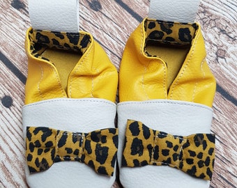 Soft leather slippers, leopard bow, to personalize