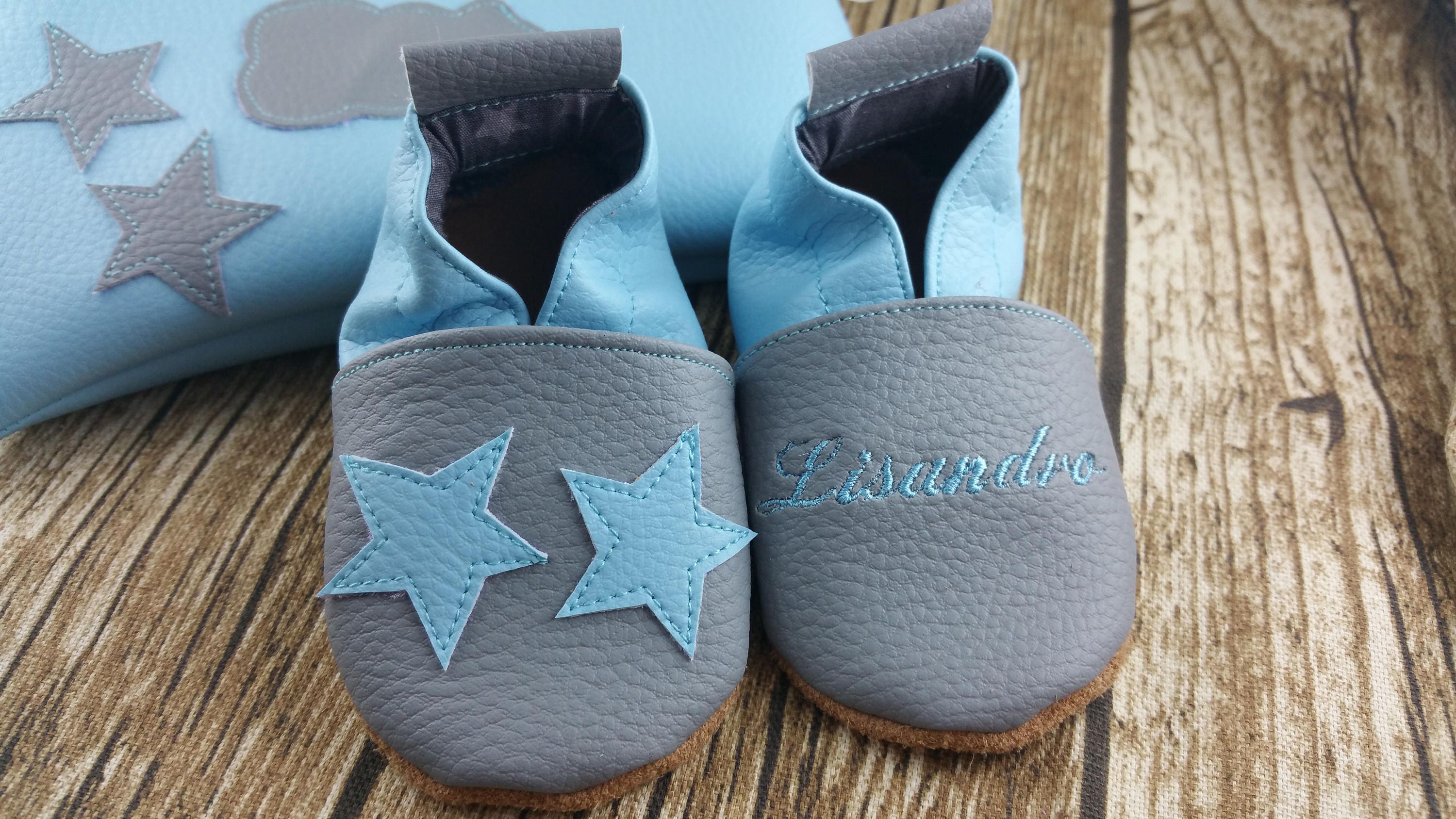 Chaussons souple en cuir, simili cuir, chausson bébé, chausson garçon, chausson fille, chausson