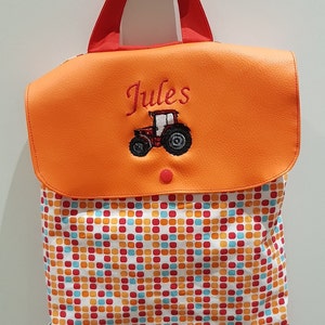 Sac à dos crèche / maternelle simili cuir et coton édition limitée carré rouge/orange, fermeture par cordon, personnalisé et tracteur