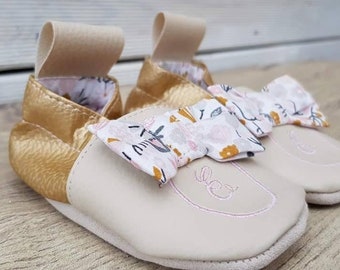 Chaussons souples en cuir et simili cuir, chausson bébé, chausson fille, chausson enfant, noeud, chausson personnalisé