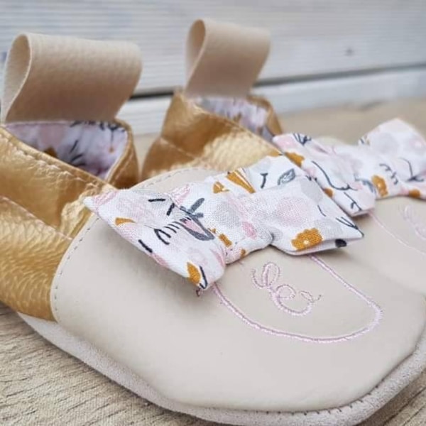 Chaussons souples en cuir et simili cuir, chausson bébé, chausson fille, chausson enfant, noeud, chausson personnalisé