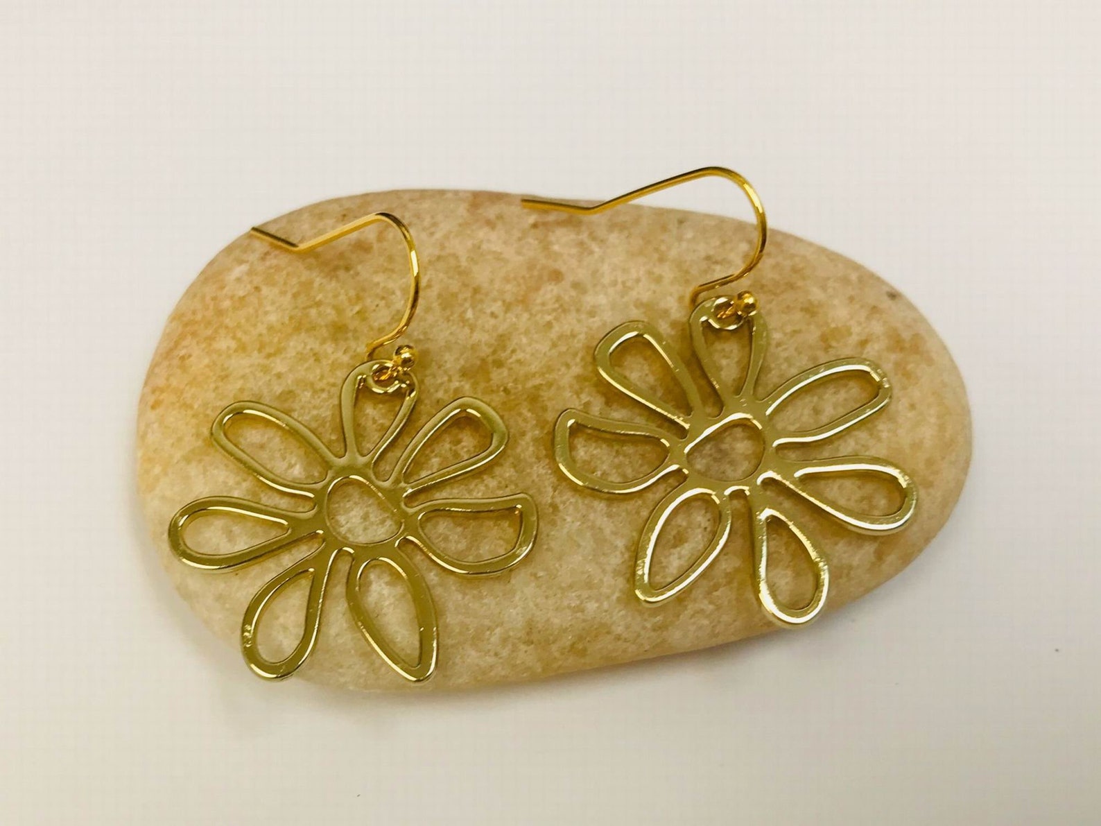 Flower Earrings Gold Daisy Flowers Earrings Daisy Earrings Etsy