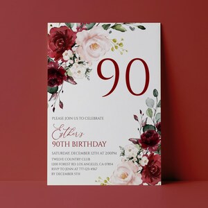 Könnte beinhalten: Eine weiße, rechteckige Geburtstagseinladungskarte mit der großen roten Zahl 90, verziert mit Aquarellillustrationen von dunkelroten und blassrosa Rosen, grünen Blättern und Text, der eine 90-Jahr-Feier für Esther ankündigt.