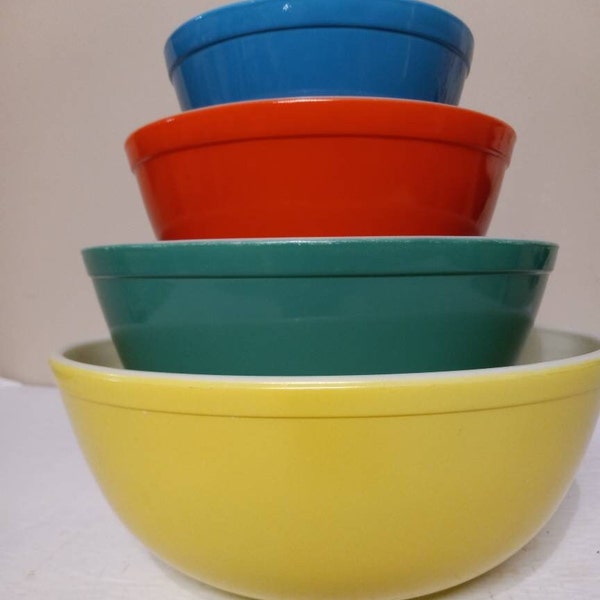 Vintage Pyrex Primary Colors Mixing Nesting Batter Bowl Set - Blue 1 1/2 Pint, Red 1 1/2 Quart, Green 2 1/2 Quart & Yellow 4 Quart