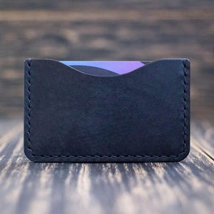 Presente personalizado, carteira minimalista, couro curtido vegetal, cartão fino e elegante, gravação personalizada disponível, porta-cartões feito à mão