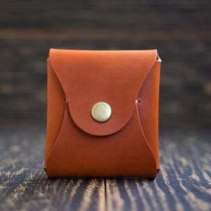 Custodia per cuffie in pelle, protezione resistente ed elegante per i tuoi auricolari, accessorio da viaggio, regalo personalizzato, custodia incisa, portamonete personalizzato