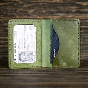 Funda de piel personalizada para carnet de conducir en piel italiana de curtición vegetal, Regalo para el conductor, Funda con logo del coche, Billetera fina