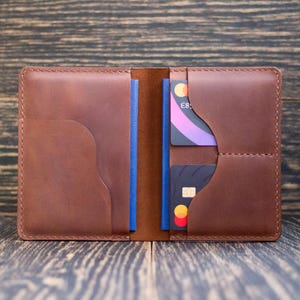Personalisierter Lederpasshalter, Passinhaber, Passport-Abdeckung, Reisebrieftasche, Geschenk für sie, Geschenk für ihn, Reise-Accessoires