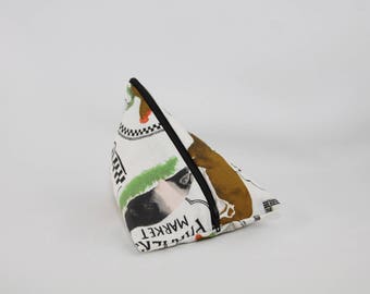 Pacifier pouch closed