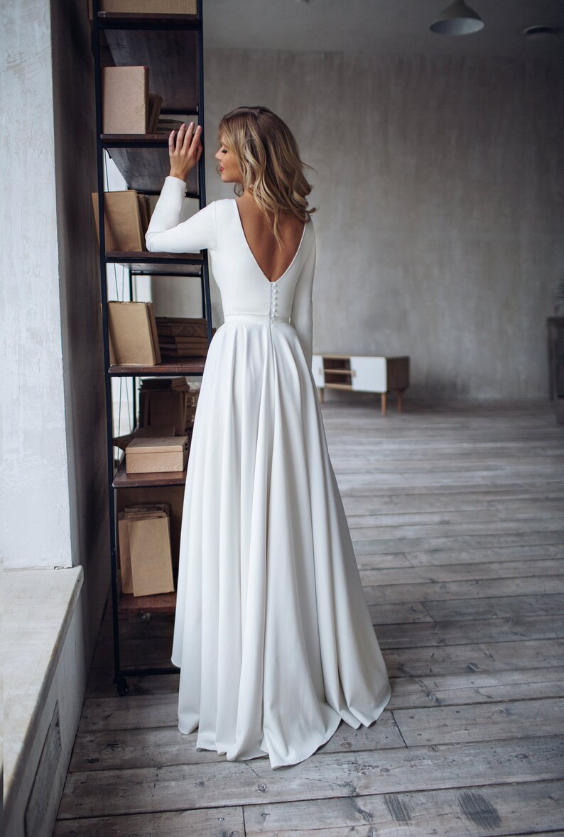 Simple Wedding Dress Dalarna High Low skirt Wedding dress image 3