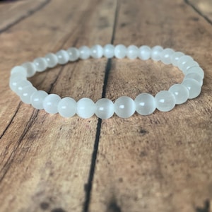 6mm White Cat Eye Gemstone Bracelet: Minimalist Style