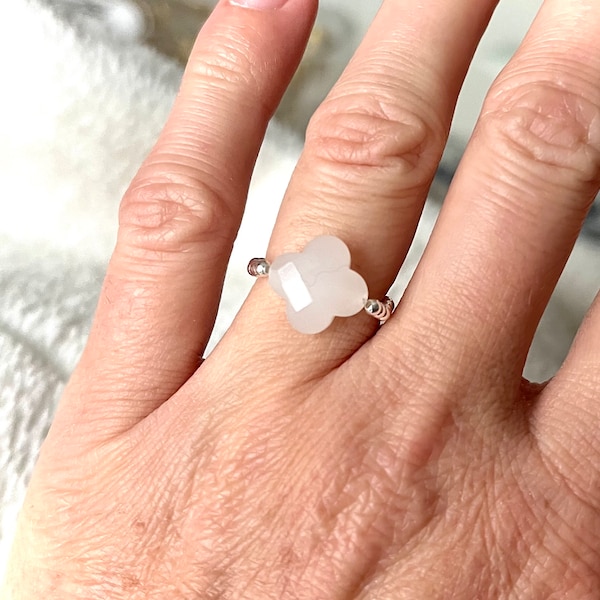 Bague en argent 925 et perle trèfle 12 mm blanc