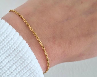 Bracelet stainless steel weave look in gift packaging delicate and minimalist gold-colored