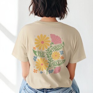 Women's retro flowers t-shirt Summer festival t shirt Trendy oversize shirt with positive quote