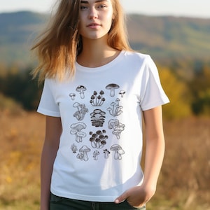 Cottagecore mushroom t-shirt, Nature lover mushroom t shirt, Folklore shirt, Dark academia shirt, Goblincore shirt, Witchy Gift for her 画像 1