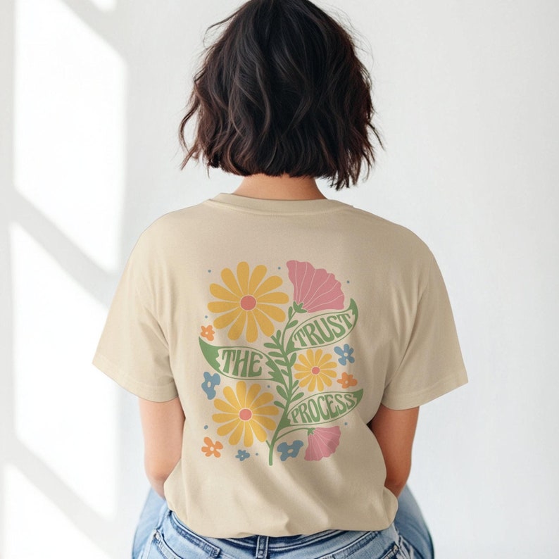 Women's retro flowers t-shirt Summer festival t shirt Trendy oversize shirt with positive quote