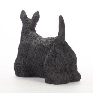 Figurine De Chien Scottish Terrier Dansant – Rakso – 22 Cm – Noire – Décoration