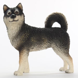 Alaskan Malamute Figurine