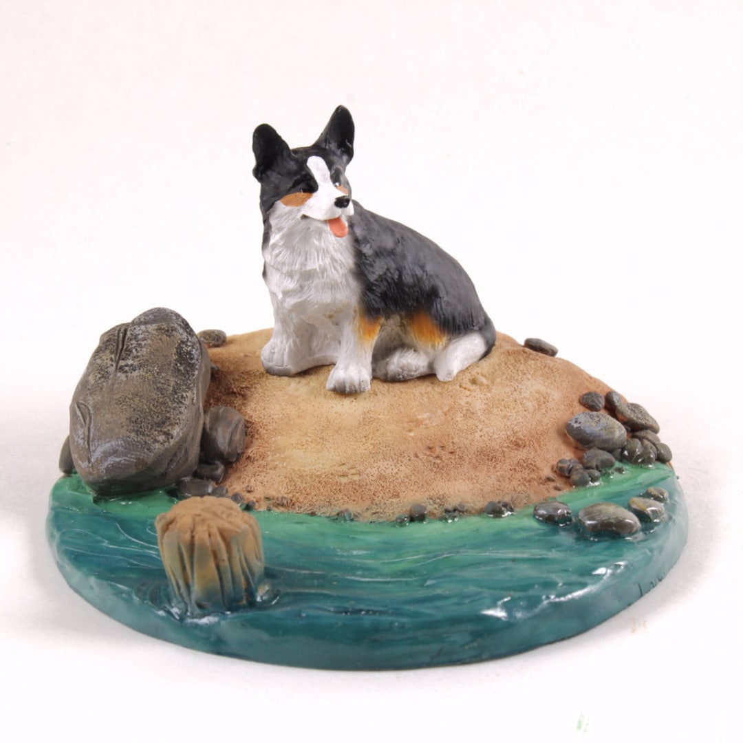 Cardigan welsh corgi con un traje de navidad | Foto Gratis