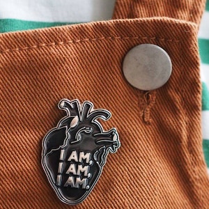 I am, I am, I am enamel pin Inspired by Sylvia Plath, Celebrating Feminism and Empowerment Perfect for Literature and Poetry Lovers Bild 2