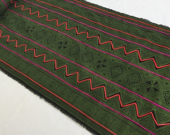 Venta !!!!! Algodón Hmong, telas batik vintage, camino de mesa, telas textiles decoradas con bordados de la tribu de las colinas Hmong de Tailandia (Z2)