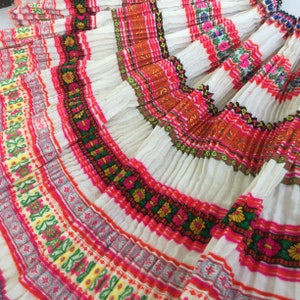 2,50 metros de largo Hmong viejo nylon, tela Batik, textiles de nylon vintage, corredor de mesa de nylon, falda Hmong de Tailandia (Q1)