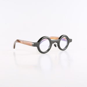 Lunettes rondes à nez large, classique, classique, fait main en corne naturelle véritable, avec plaquettes de nez, monture ronde - Homme - Femme - 100 % corne véritable