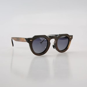 Lunettes de soleil en corne naturelle vieillie, faites main, rivets classiques, montures avec plaquettes de nez - Hommes - Femmes - 100 % Corne véritable