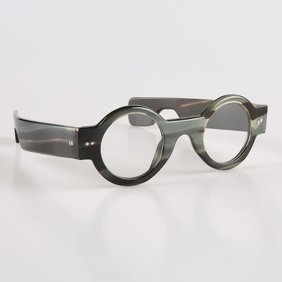 Round thick best sale frame sunglasses