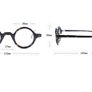 Pu&ograve; includere: Occhiali rotondi in tartaruga con una larghezza della lente di 38 mm, un ponte di 27 mm e una lunghezza delle aste di 132 mm. Le aste sono lunghe 145 mm.