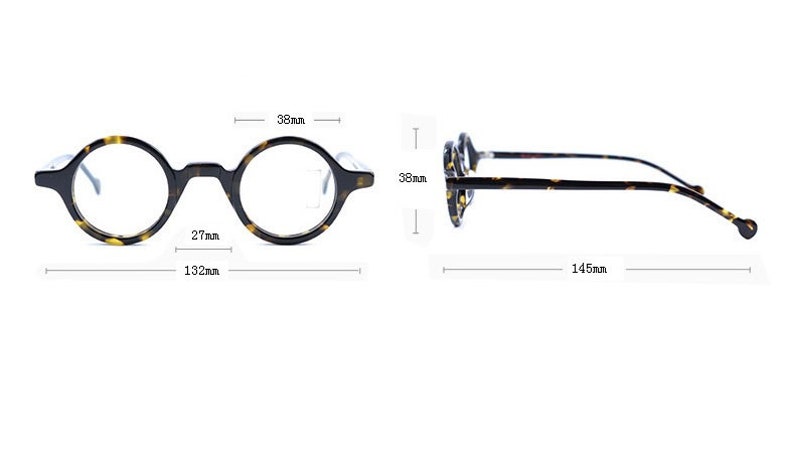 Pu&ograve; includere: Occhiali rotondi in tartaruga con una larghezza della lente di 38 mm, un ponte di 27 mm e una lunghezza delle aste di 132 mm. Le aste sono lunghe 145 mm.