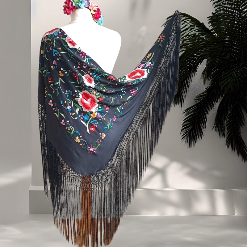 Sarong/Shawl, Spanish Dot main image 1