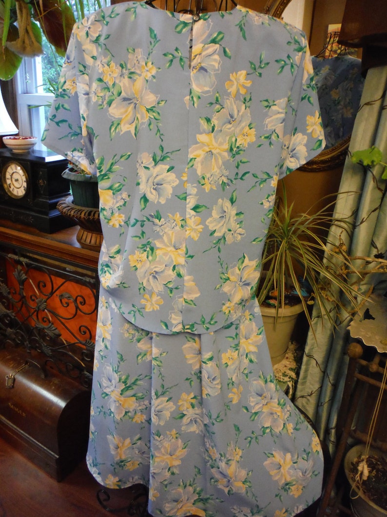 Jaclyn Smith Polyester Blue,Yellow,Green Flower skirt set