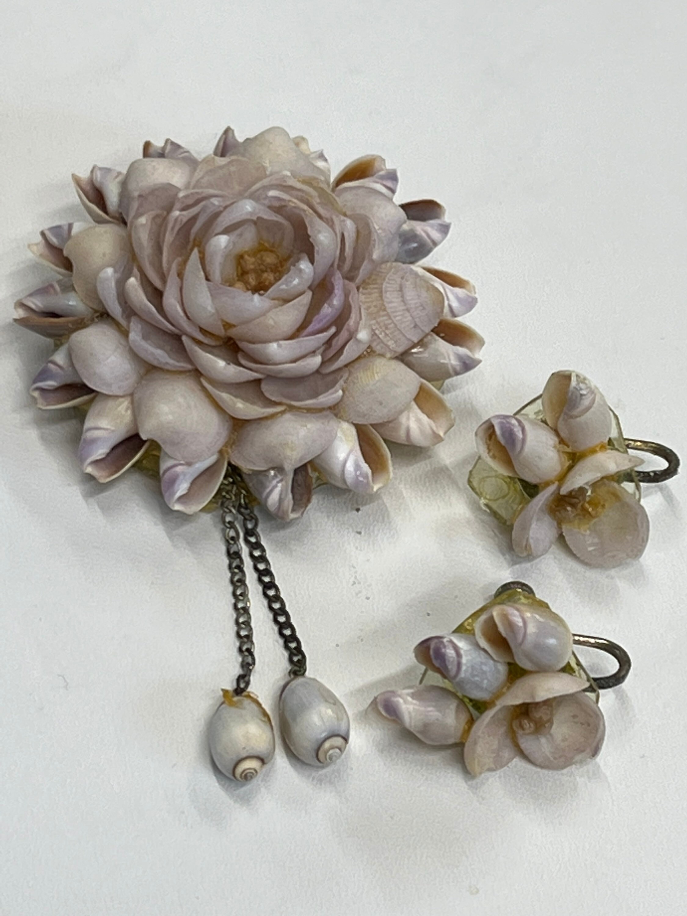 アクセサリー Rosemary Vintage 1940s Purple Shell Floral Brooch and Screw Back Earrings