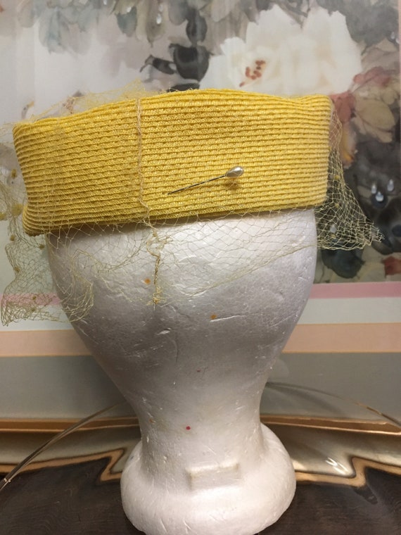 Vintage 1950 Yellow Pillbox Hat Small Hat - image 3