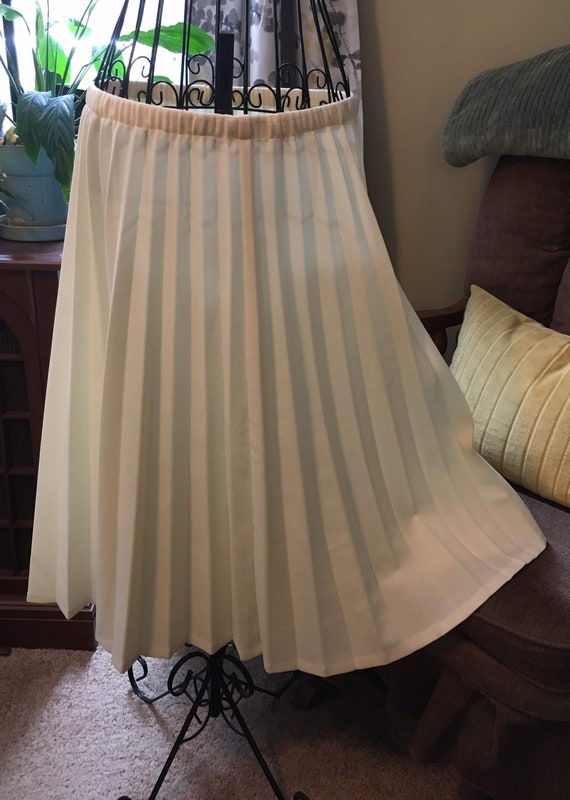 Vintage Full Circle Off White Pleated Full Skirt