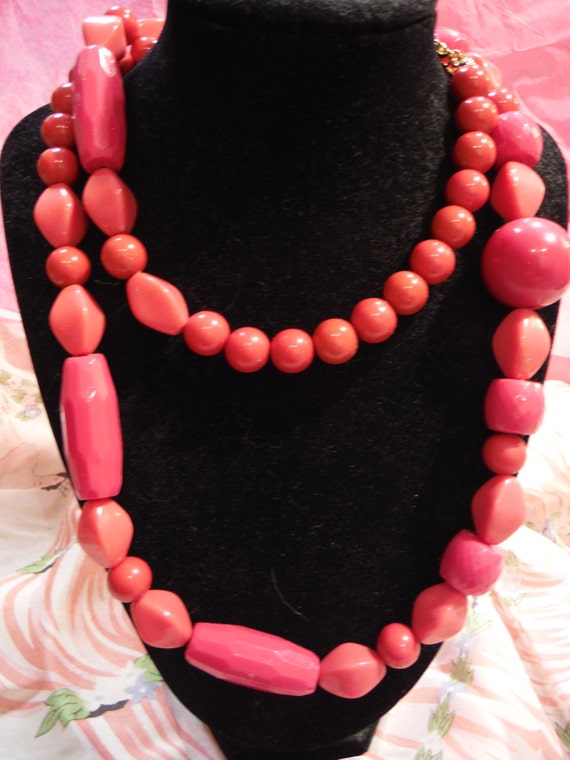 Joan Rivers big bead necklace