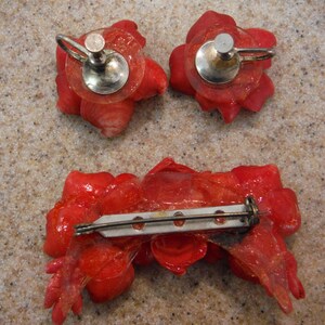 Vintage 1940's Red Shell Brooch and Matching Screw Back Earrings image 5