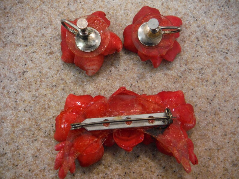 Vintage 1940's Red Shell Brooch and Matching Screw Back Earrings image 5