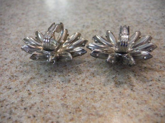 Vintage 1950 Weiss Floral Rhinestone Clip on Earr… - image 3