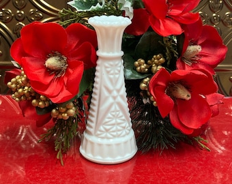 Vintage Anchor Hocking Stars and Bars Opaque White Milk Glass Bud Vase 1950’s 6” Tall