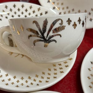 Vintage Golden Wheat by SCIO Fleur De Lis 4 Tea/Coffee Cups with Saucers or 8 Bread Plates Farmhouse Kitchen Add Replace Start 1950/60s