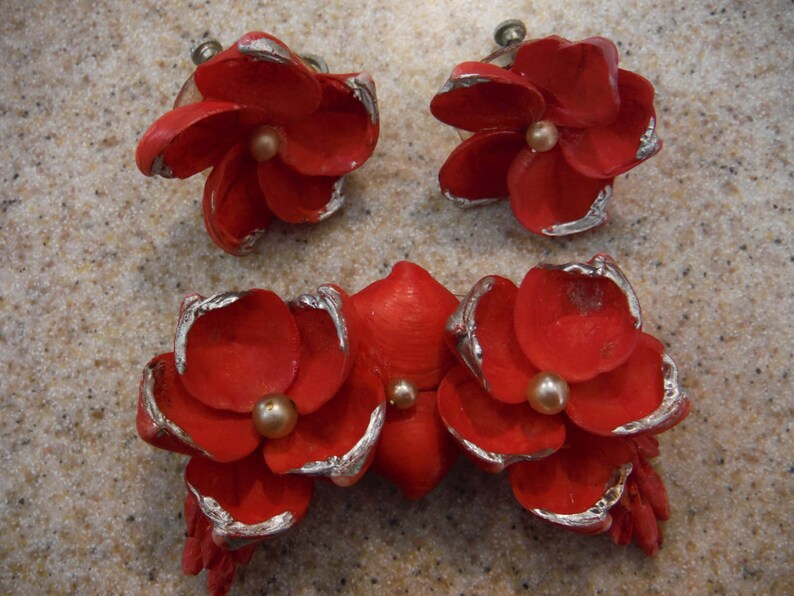 Vintage 1940's Red Shell Brooch and Matching Screw Back Earrings image 2