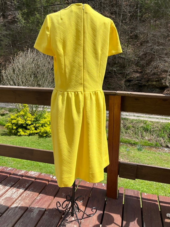 Vintage Yellow Shift Dress Short Sleeves Summer D… - image 4